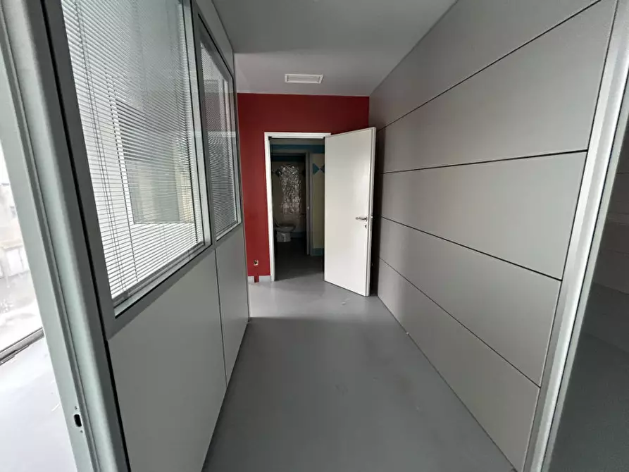 Immagine 16 di Ufficio in vendita  a Castelfranco Veneto