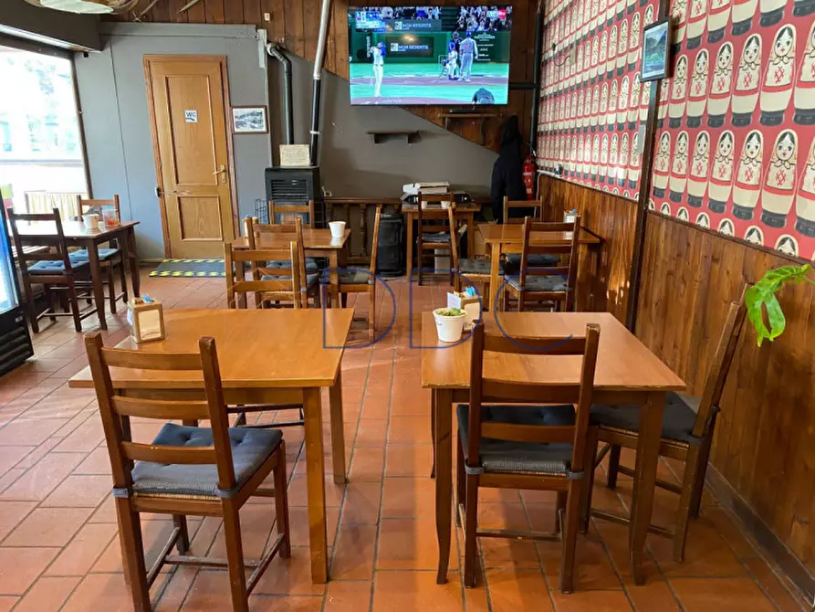 Immagine 2 di Negozio in vendita  in Viale Terzo Reggimento Alpini 8 a Cesana Torinese