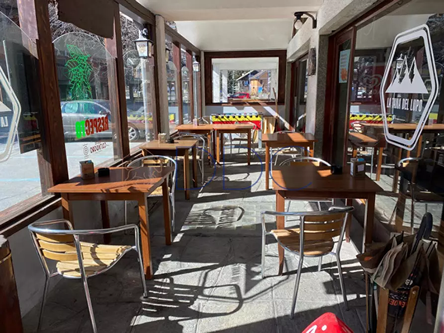 Immagine 10 di Negozio in vendita  in Viale Terzo Reggimento Alpini 8 a Cesana Torinese