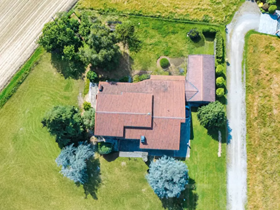 Immagine 2 di Villa in vendita  in via alzate 90 a Oleggio