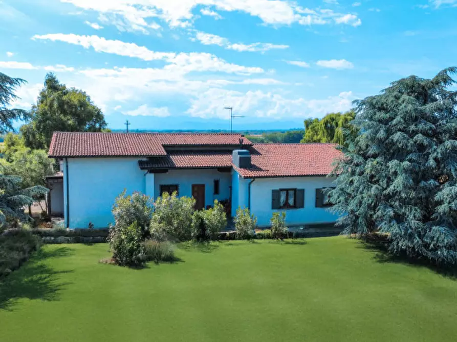 Immagine 3 di Villa in vendita  in via alzate 90 a Oleggio