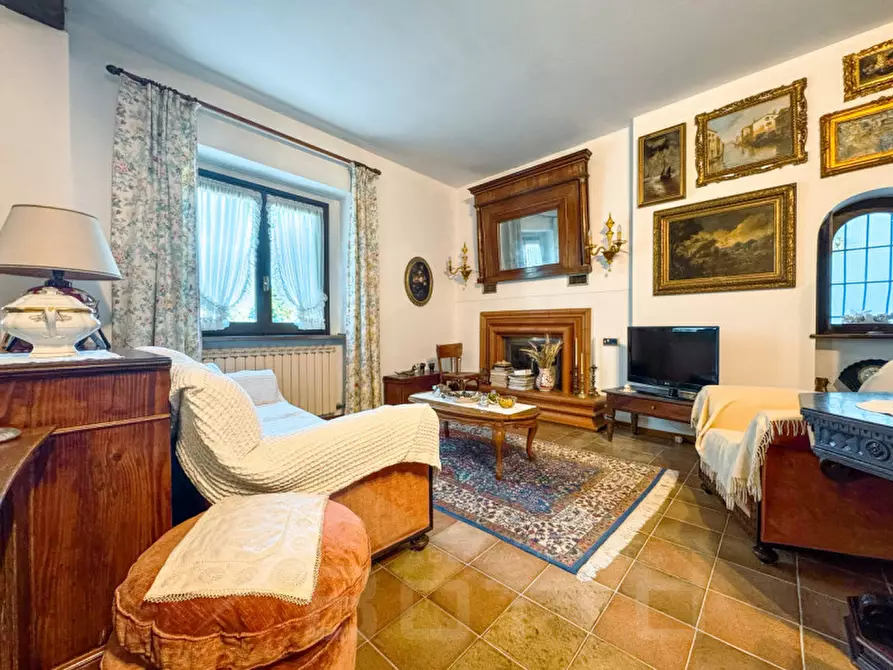 Immagine 9 di Villa in vendita  in via alzate 90 a Oleggio