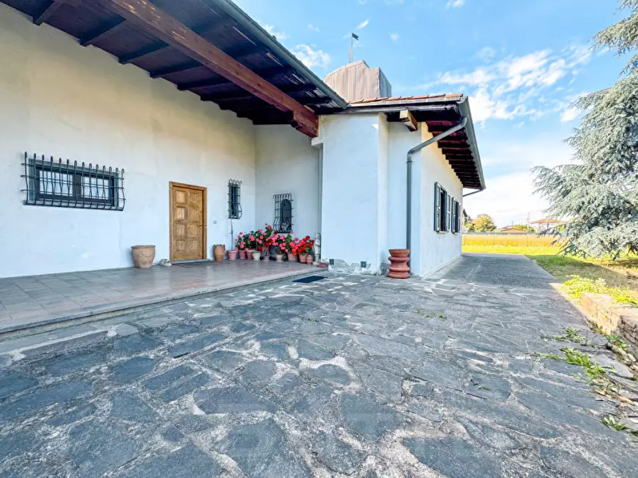 Immagine 27 di Villa in vendita  in via alzate 90 a Oleggio