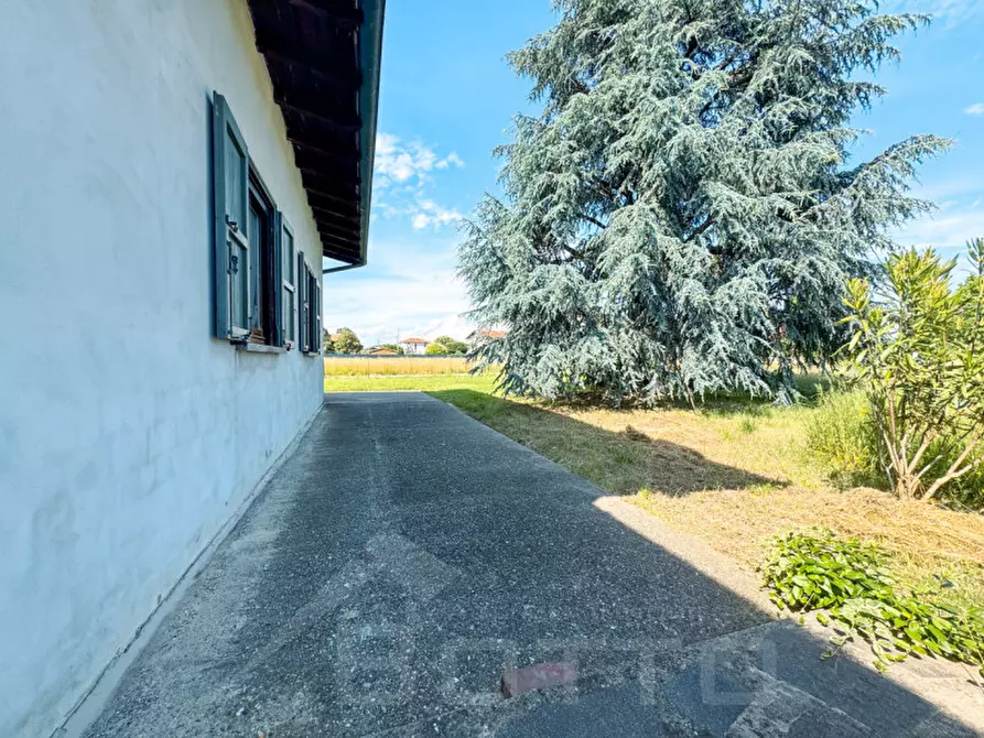 Immagine 28 di Villa in vendita  in via alzate 90 a Oleggio