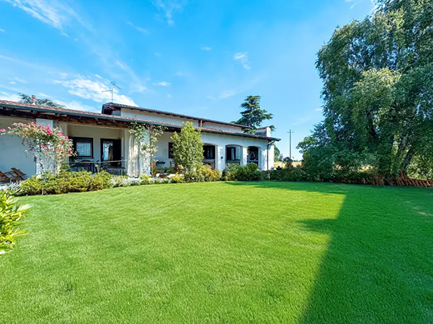 Immagine 29 di Villa in vendita  in via alzate 90 a Oleggio