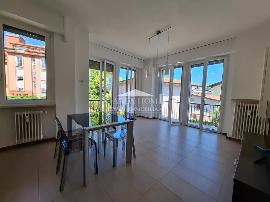 Immagine 1 di Appartamento in vendita  in Via Aleardi a Desenzano Del Garda