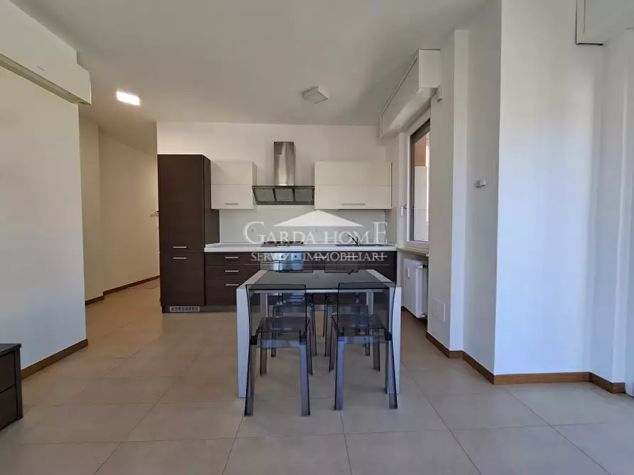 Immagine 3 di Appartamento in vendita  in Via Aleardi a Desenzano Del Garda