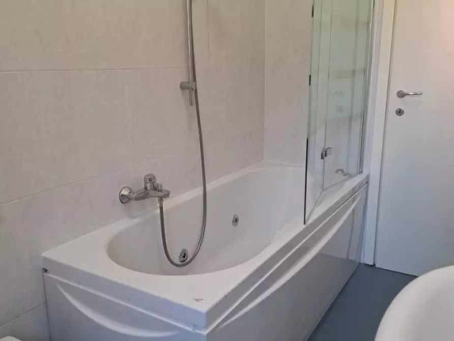 Immagine 25 di Appartamento in vendita  in Via Aleardi a Desenzano Del Garda