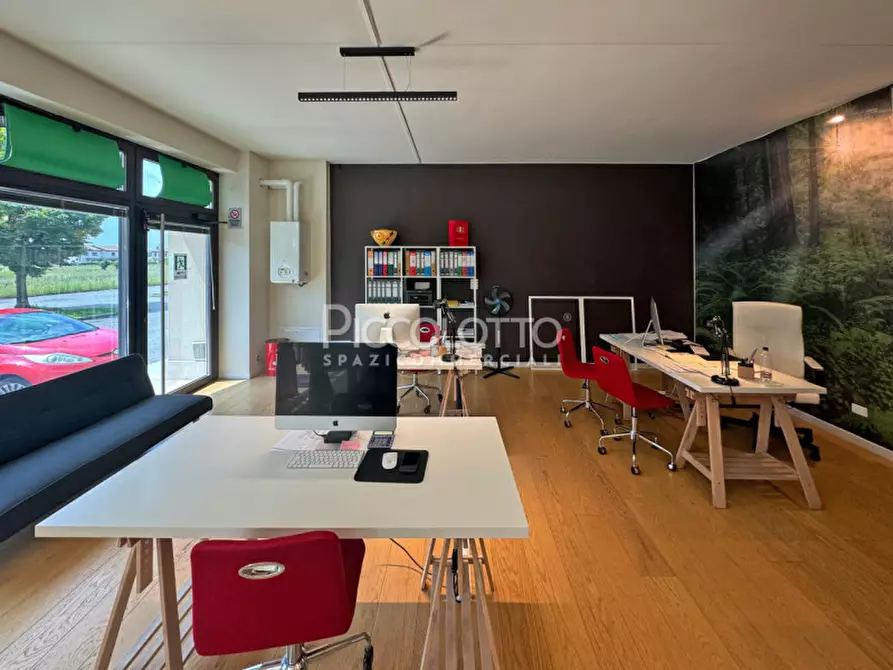 Immagine 4 di Negozio in vendita  in via da Vinci a Asolo