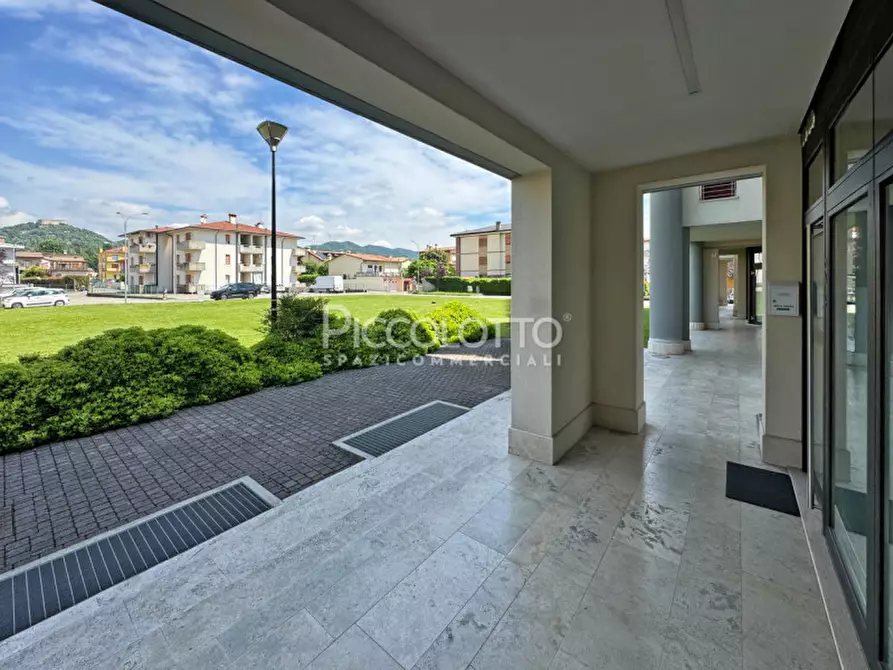 Immagine 8 di Negozio in vendita  in via da Vinci a Asolo
