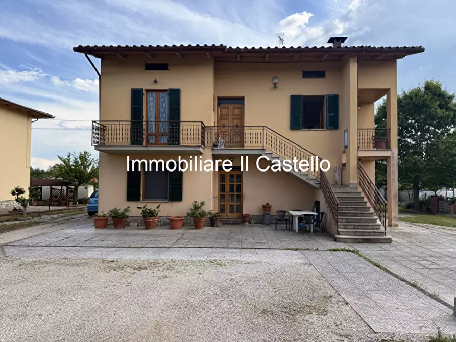 Immagine 1 di Casa indipendente in vendita  in Via Nuova a Tuoro Sul Trasimeno