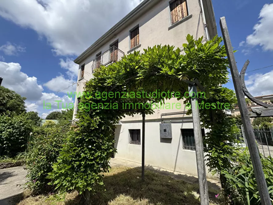 Immagine 2 di Casa bifamiliare in vendita  in Via Torre Belfredo 148 a Venezia