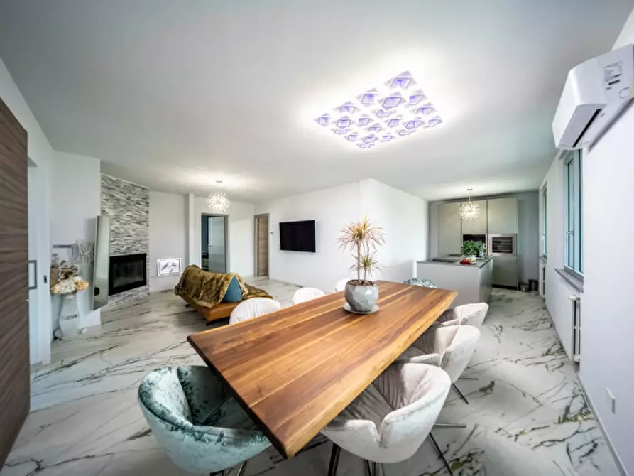 Immagine 1 di Villa in vendita  in Vigatto a Parma