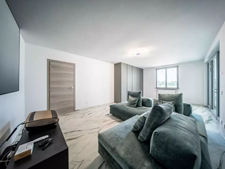 Immagine 4 di Villa in vendita  in Vigatto a Parma