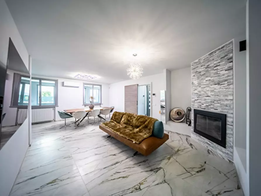 Immagine 7 di Villa in vendita  in Vigatto a Parma