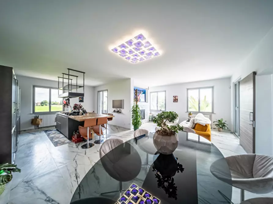 Immagine 9 di Villa in vendita  in Vigatto a Parma