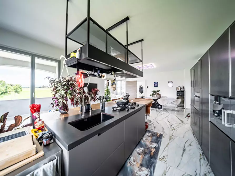 Immagine 10 di Villa in vendita  in Vigatto a Parma