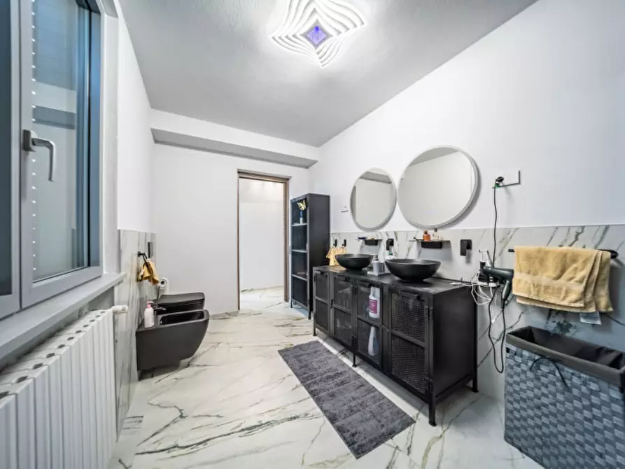 Immagine 36 di Villa in vendita  in Vigatto a Parma