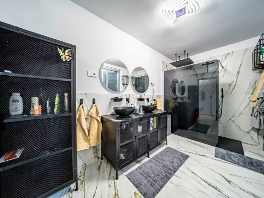 Immagine 37 di Villa in vendita  in Vigatto a Parma