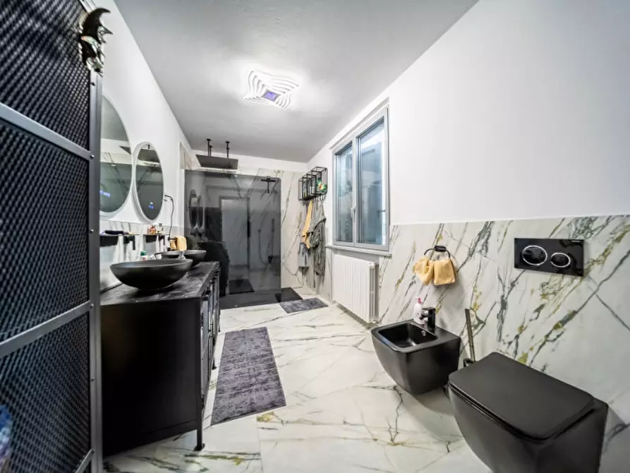 Immagine 38 di Villa in vendita  in Vigatto a Parma