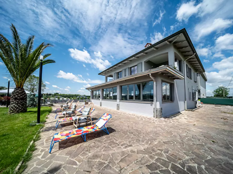 Immagine 42 di Villa in vendita  in Vigatto a Parma