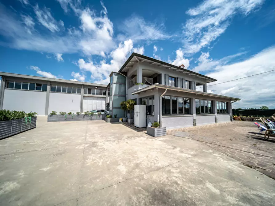 Immagine 43 di Villa in vendita  in Vigatto a Parma