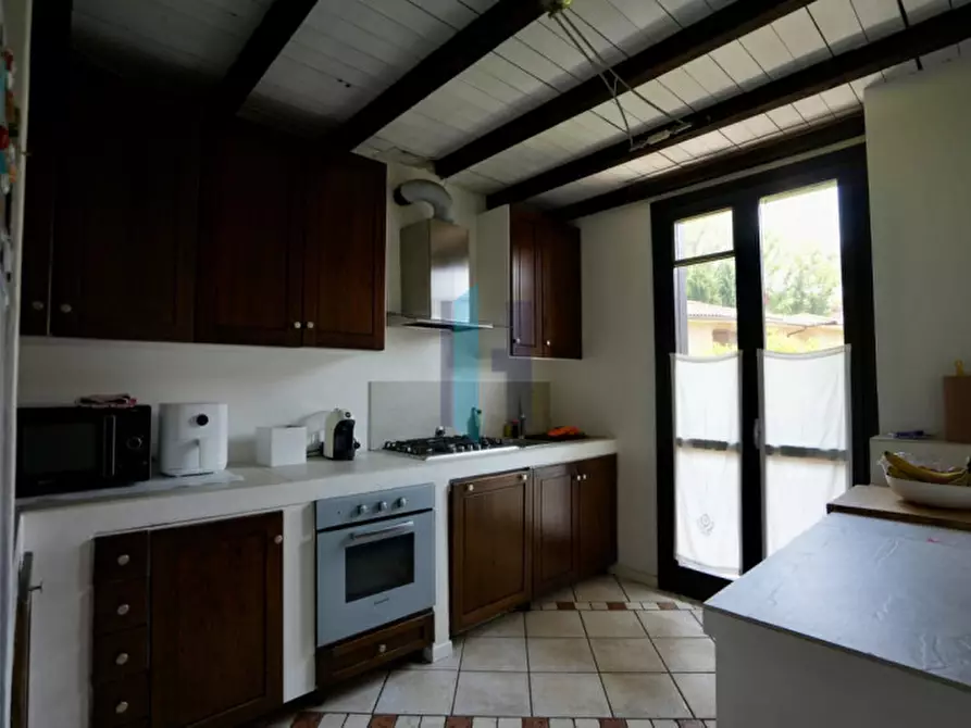 Immagine 12 di Appartamento in vendita  in Via delle Carpiane a Mozzo