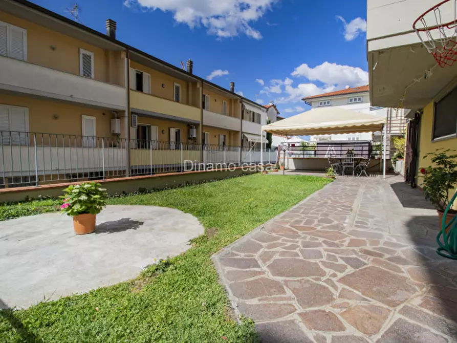 Immagine 1 di Casa bifamiliare in vendita  in montale a Montale