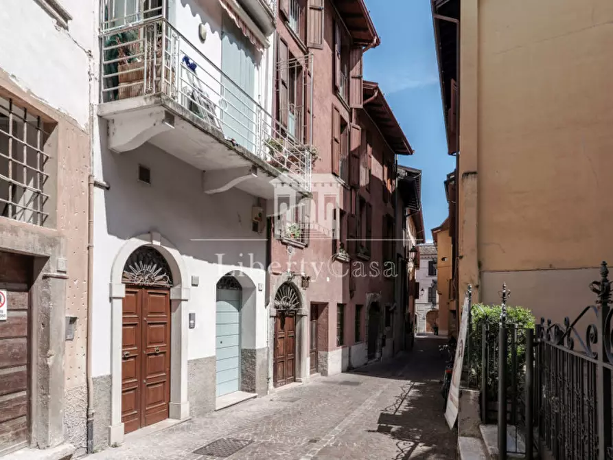Immagine 2 di Appartamento in vendita  in Via teatro Vecchio a Salò