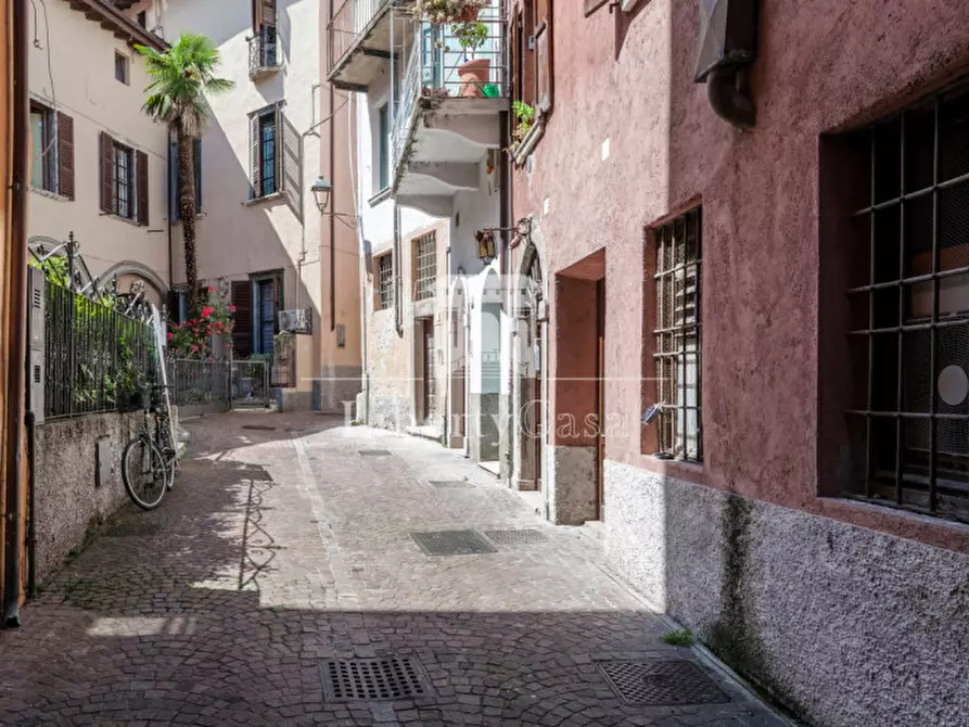 Immagine 19 di Appartamento in vendita  in Via teatro Vecchio a Salò