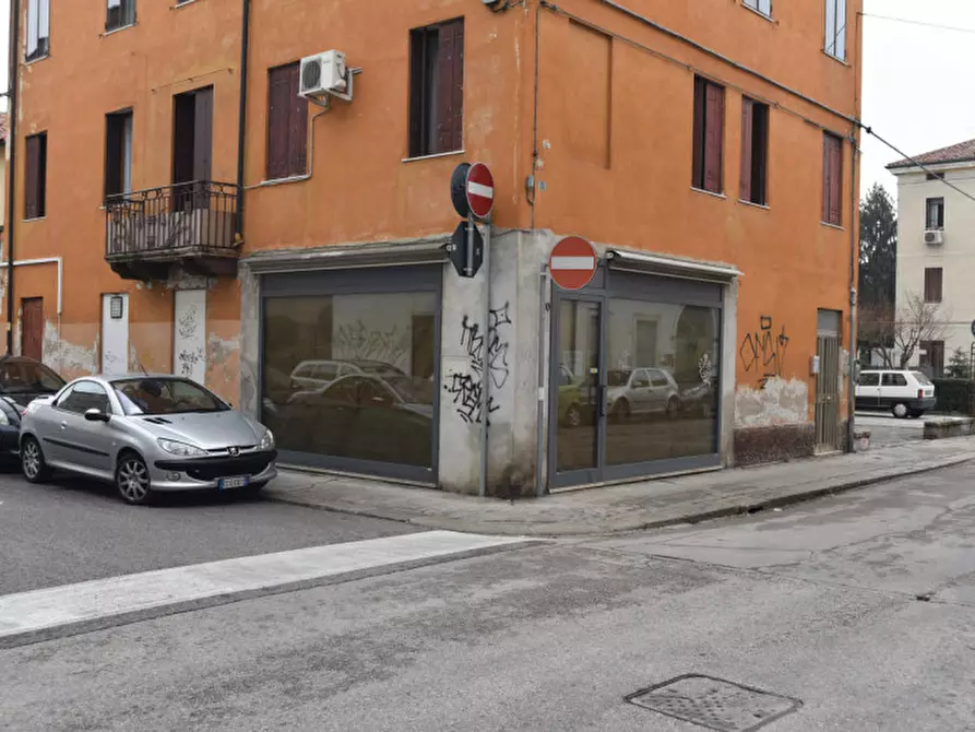 Immagine 2 di Negozio in vendita  in Via Alberto Mario, 20 a Vicenza