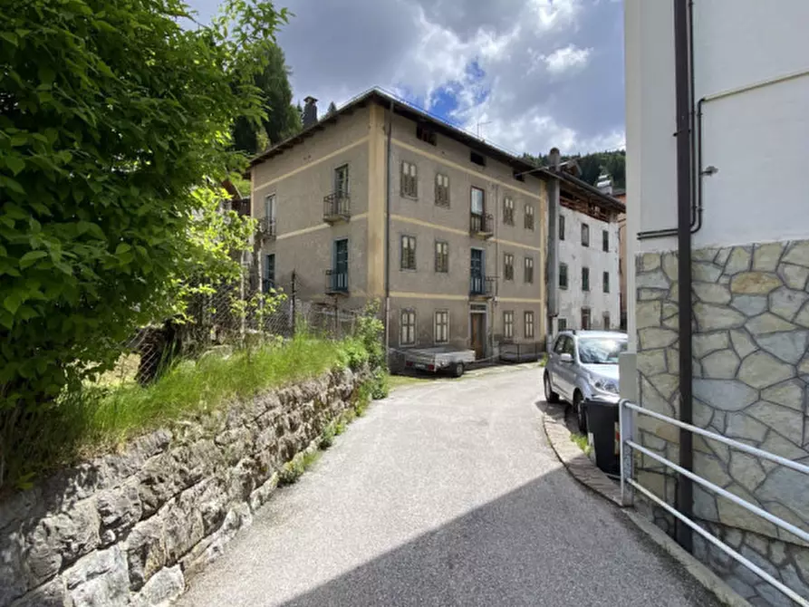 Immagine 2 di Palazzo in vendita  in Via Borgo Da Rin di sotto,1 a Vigo Di Cadore