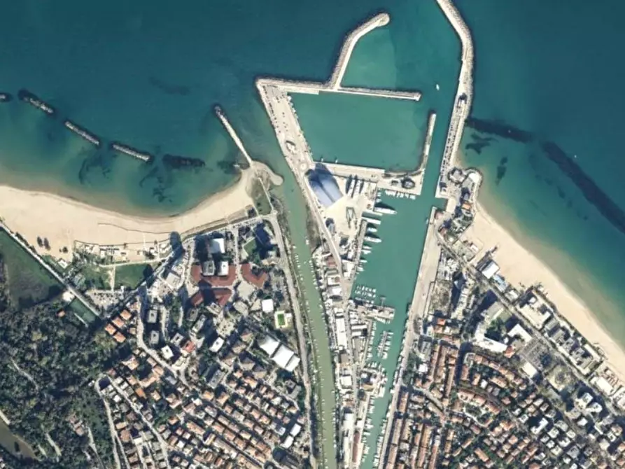Immagine 6 di Terreno in vendita  in Porto di Pesaro, 61121 Pesaro PU, Italia a Pesaro
