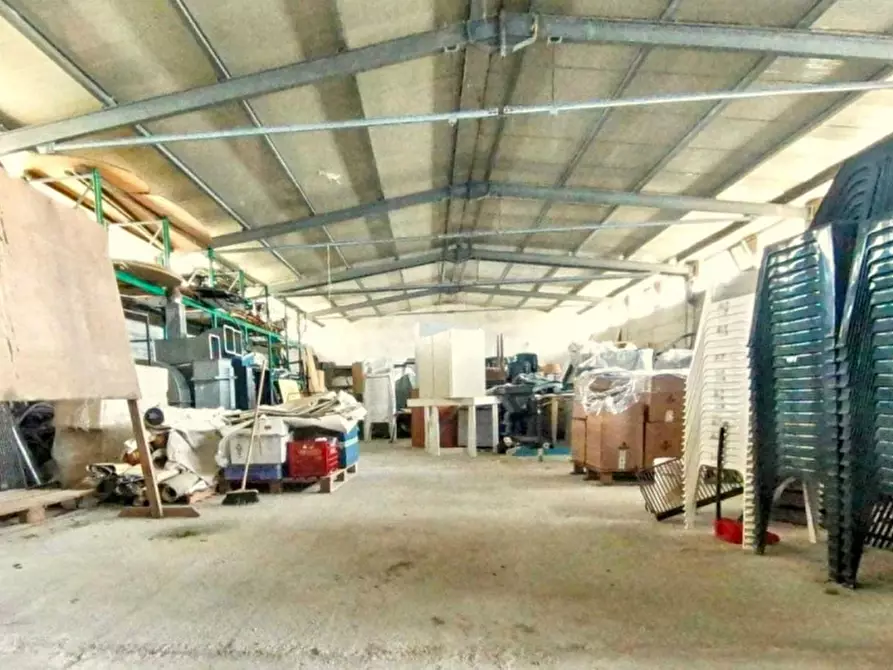Immagine 2 di Magazzino in vendita  in Contrada Moschetta, N. Snc a Locri