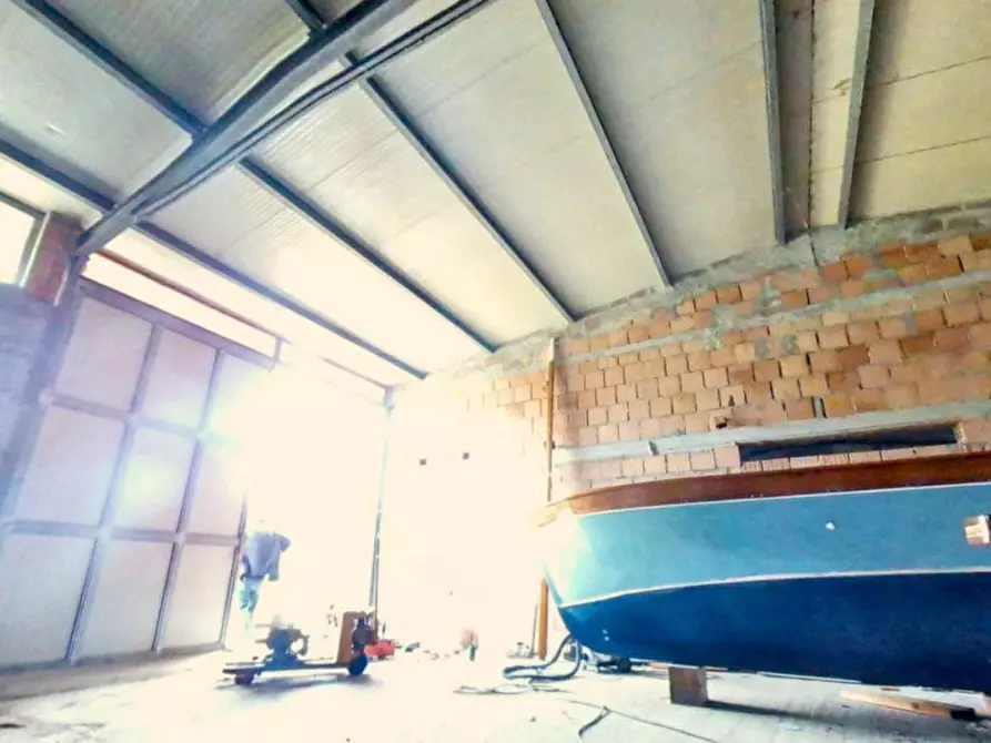 Immagine 6 di Magazzino in vendita  in Contrada Moschetta, N. Snc a Locri