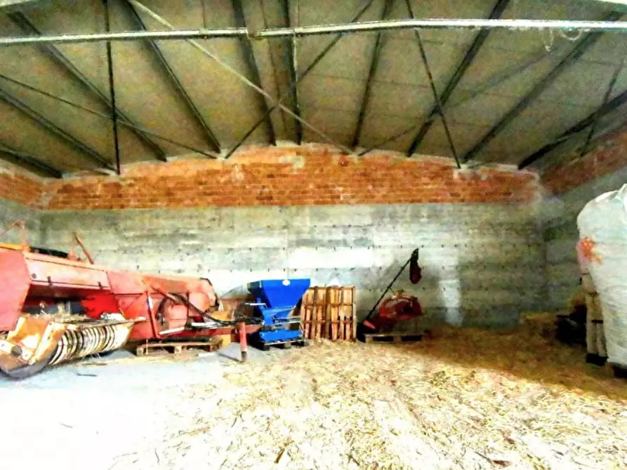Immagine 10 di Magazzino in vendita  in Contrada Moschetta, N. Snc a Locri