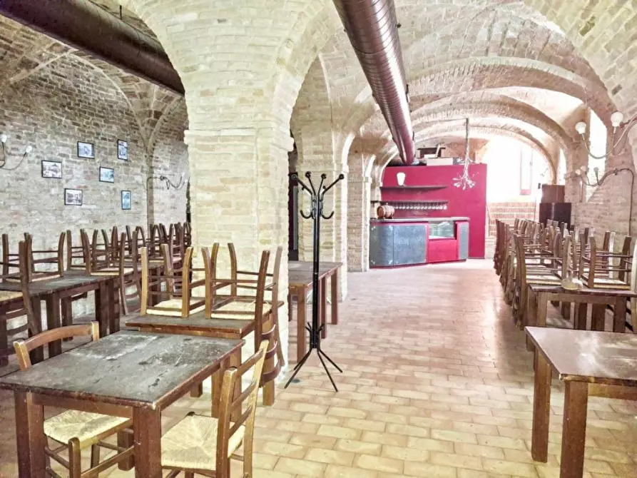 Immagine 1 di Attività commerciale in vendita  in via Mura Orientali, N. 3 a Jesi