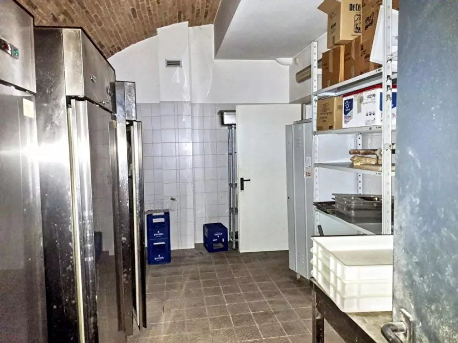 Immagine 9 di Attività commerciale in vendita  in via Mura Orientali, N. 3 a Jesi