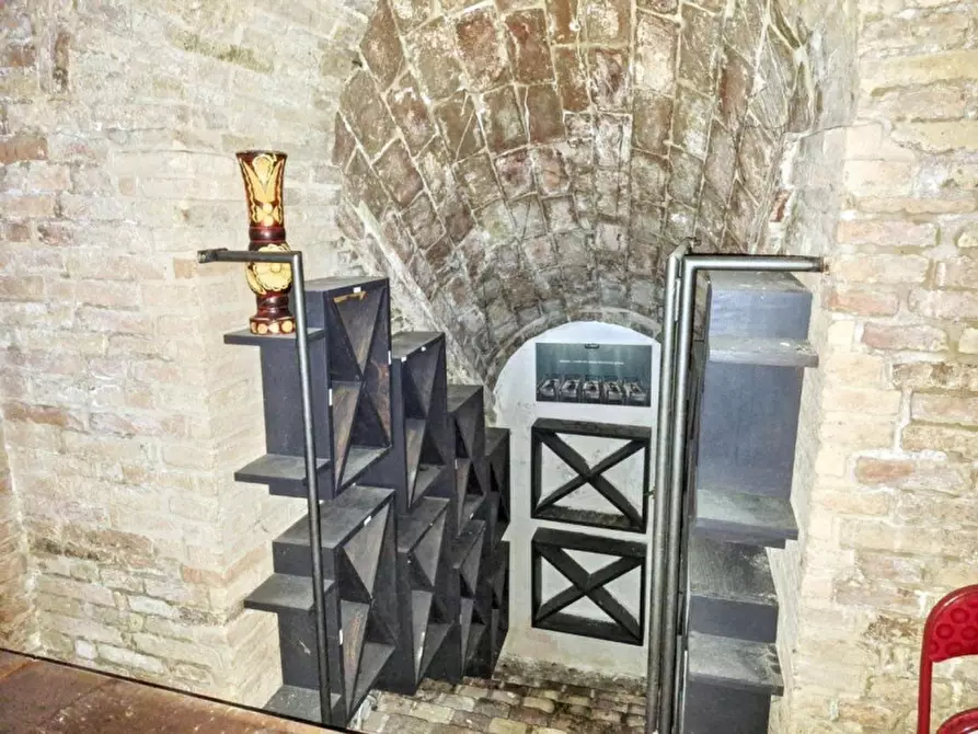 Immagine 13 di Attività commerciale in vendita  in via Mura Orientali, N. 3 a Jesi