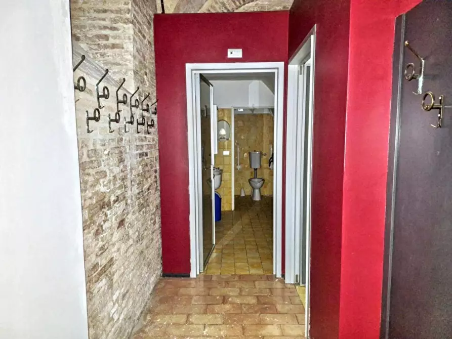 Immagine 14 di Attività commerciale in vendita  in via Mura Orientali, N. 3 a Jesi