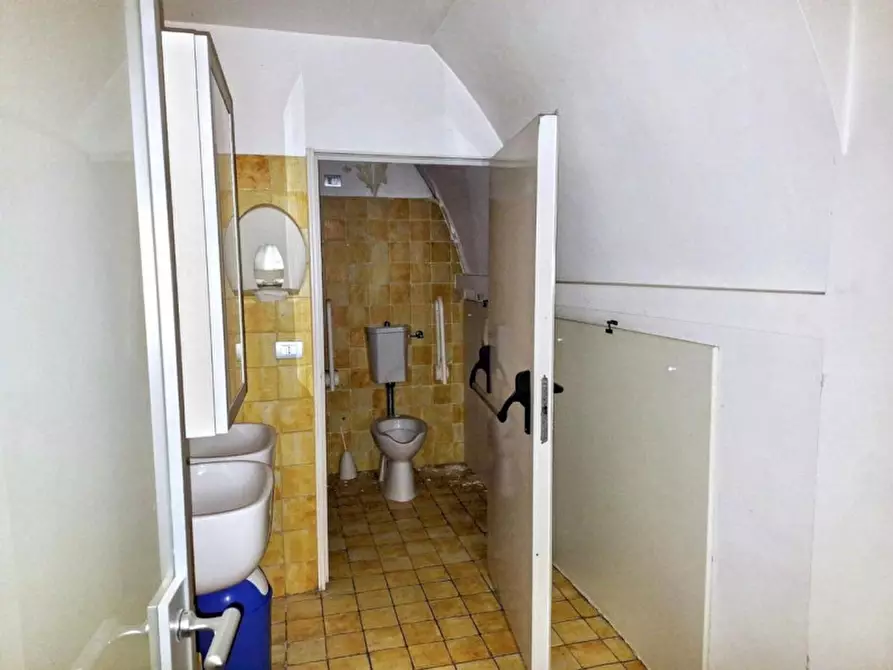 Immagine 15 di Attività commerciale in vendita  in via Mura Orientali, N. 3 a Jesi