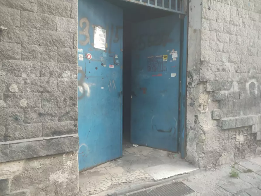 Immagine 2 di Negozio in affitto  in Via Parma a Napoli