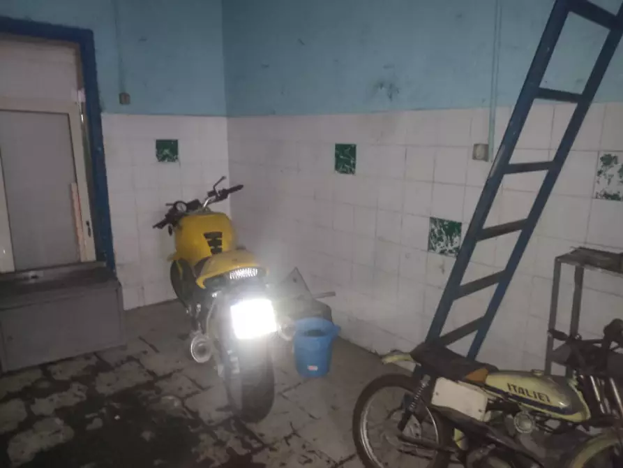 Immagine 12 di Negozio in affitto  in Via Parma a Napoli