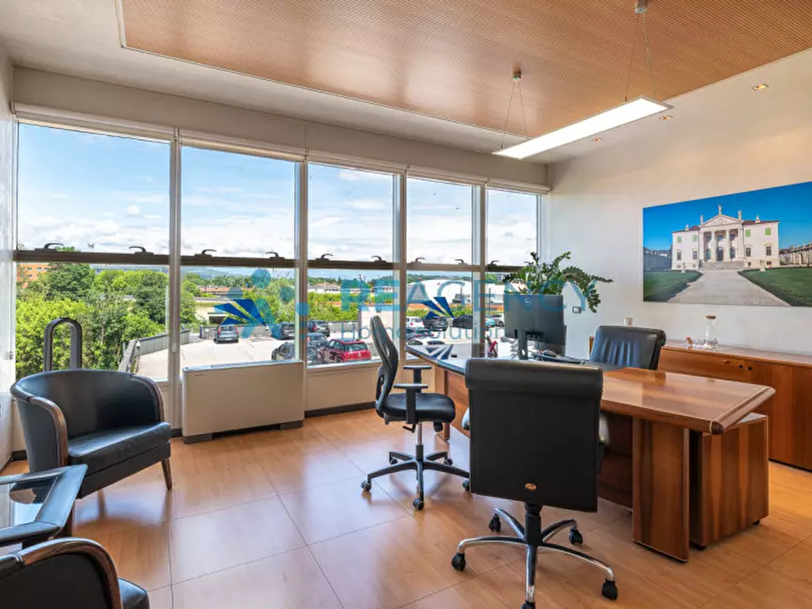 Immagine 1 di Ufficio in affitto  in via dell'edilizia 19 a Vicenza