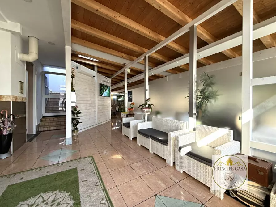 Immagine 2 di Attività commerciale in vendita  in Via Roma Est a Ospedaletto Euganeo