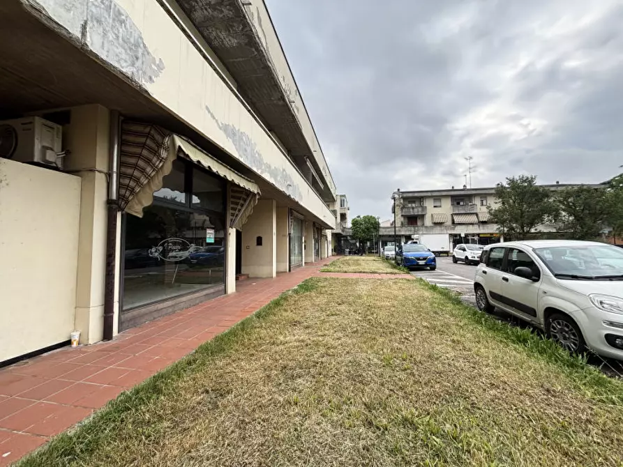 Immagine 1 di Attività commerciale in vendita  in Piazza della Repubblica, 6 a Torrile