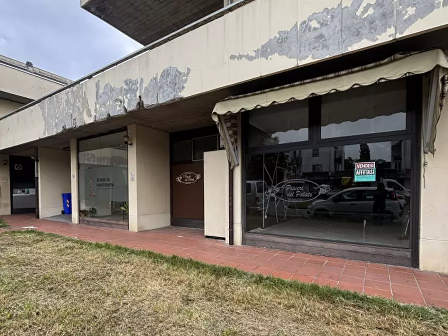 Immagine 2 di Attività commerciale in vendita  in Piazza della Repubblica, 6 a Torrile