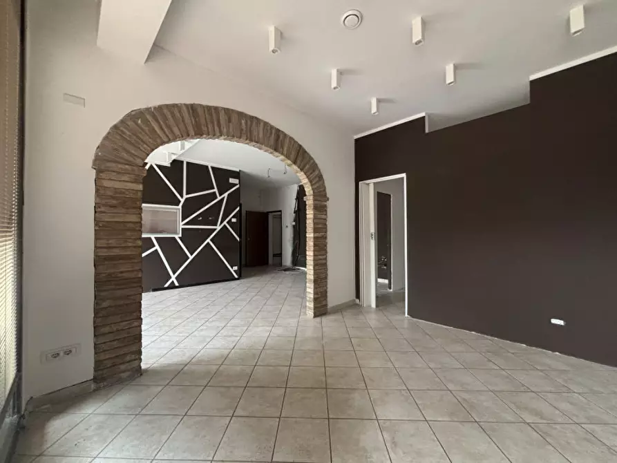 Immagine 4 di Attività commerciale in vendita  in Piazza della Repubblica, 6 a Torrile