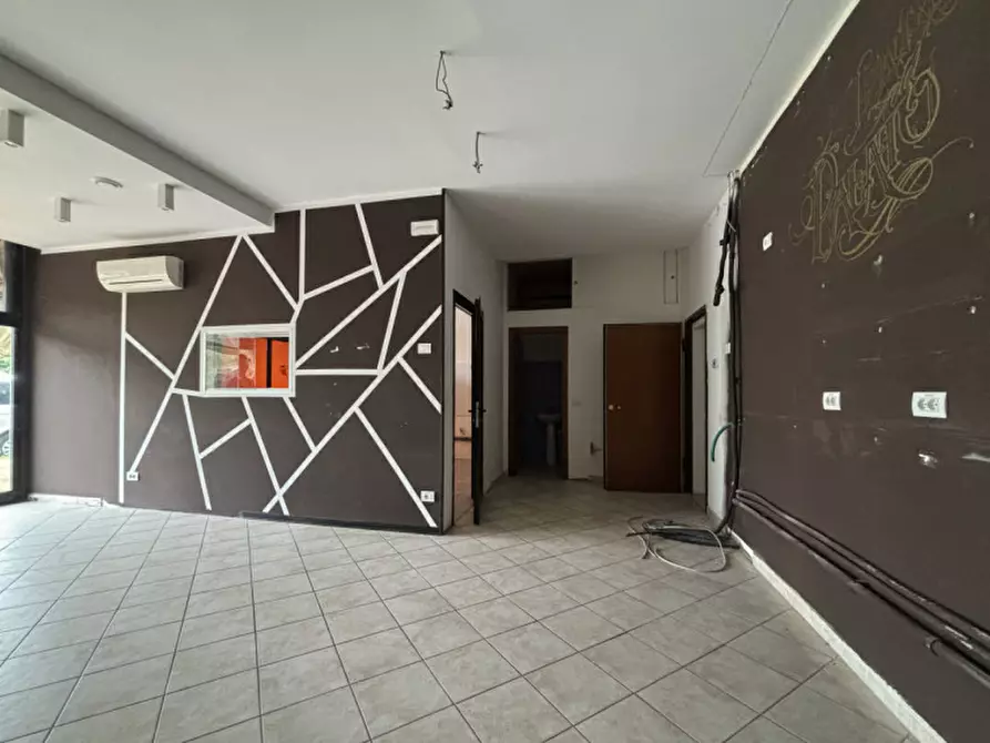 Immagine 7 di Attività commerciale in vendita  in Piazza della Repubblica, 6 a Torrile