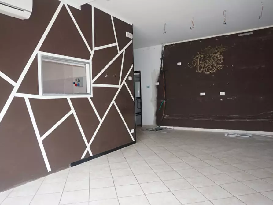 Immagine 9 di Attività commerciale in vendita  in Piazza della Repubblica, 6 a Torrile